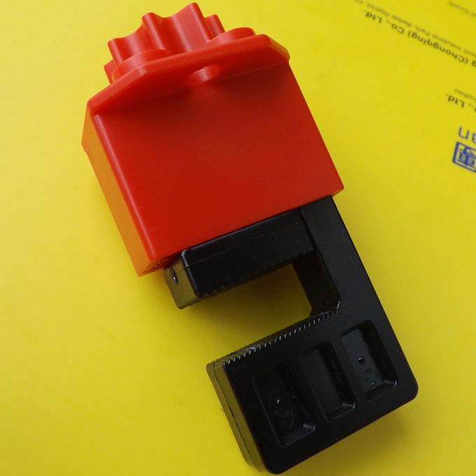 EP-V21 More flexible power-coated steel vavle lockouts