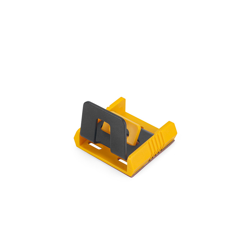 EP-D81-4 lockout and tagout of switch handle/drawer cabinet transfer switch